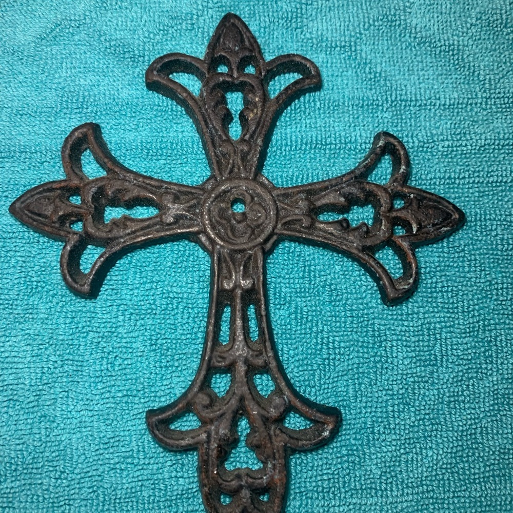 Cast Iron Rustic Cross - Picture 2 of 3